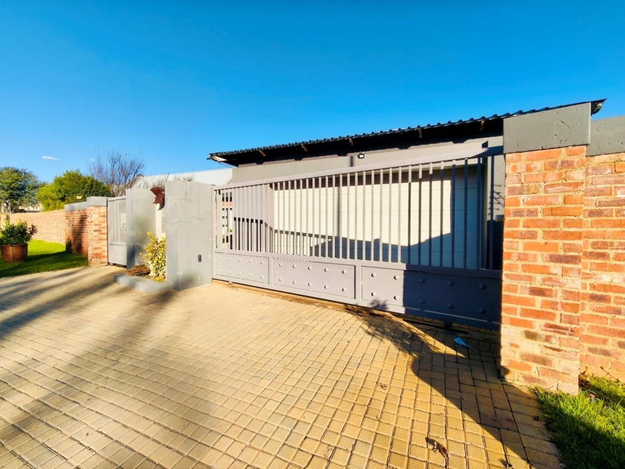 3 Bedroom Property for Sale in Mooivallei Park North West